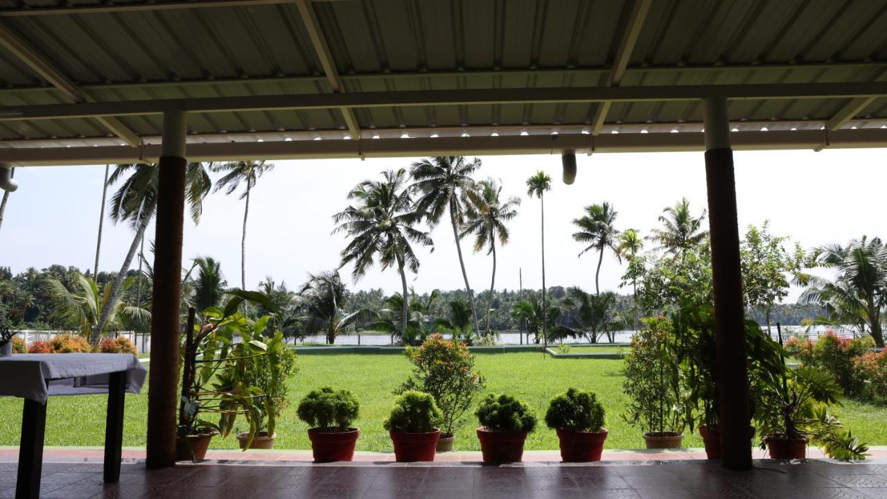 Ashtamudi Lake Garden Resorts Kollam Extérieur photo