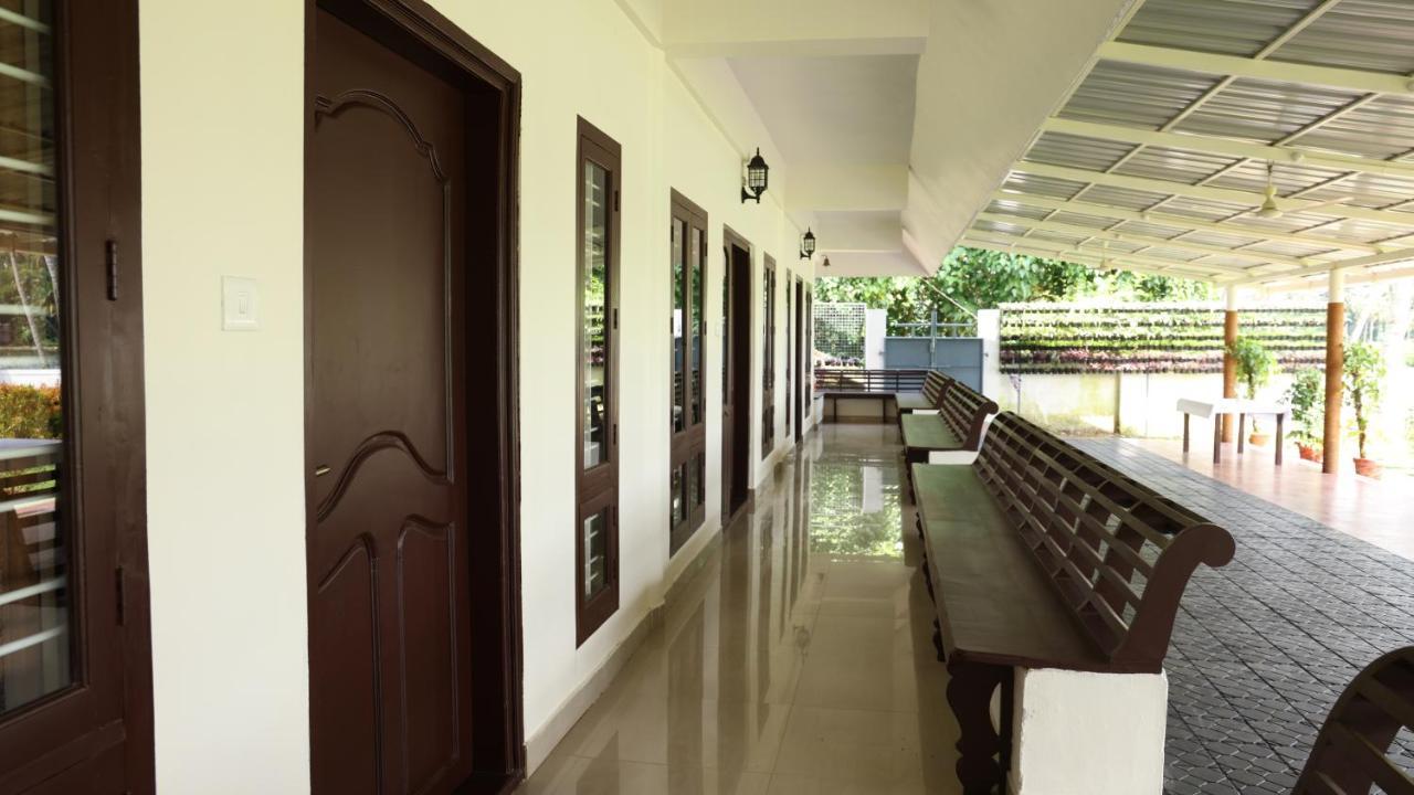Ashtamudi Lake Garden Resorts Kollam Extérieur photo