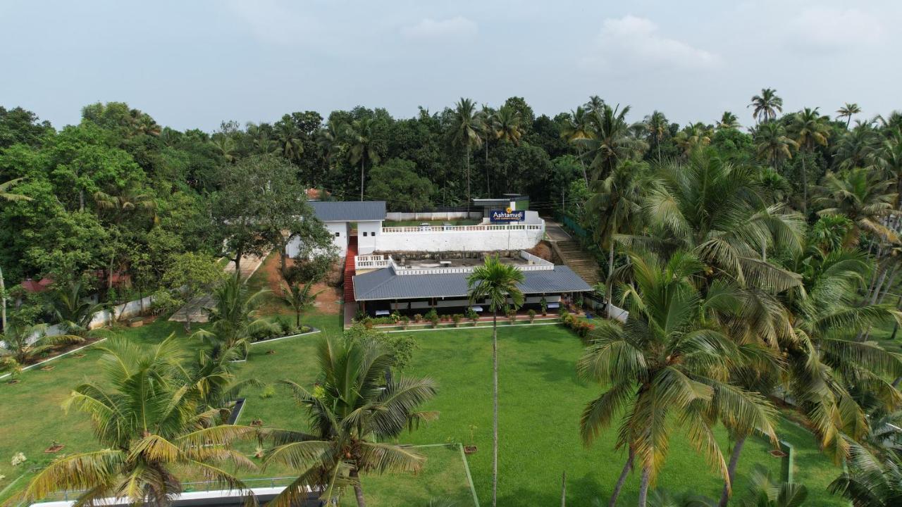 Ashtamudi Lake Garden Resorts Kollam Extérieur photo