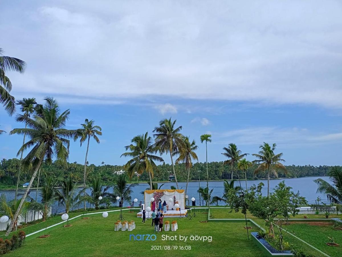 Ashtamudi Lake Garden Resorts Kollam Extérieur photo