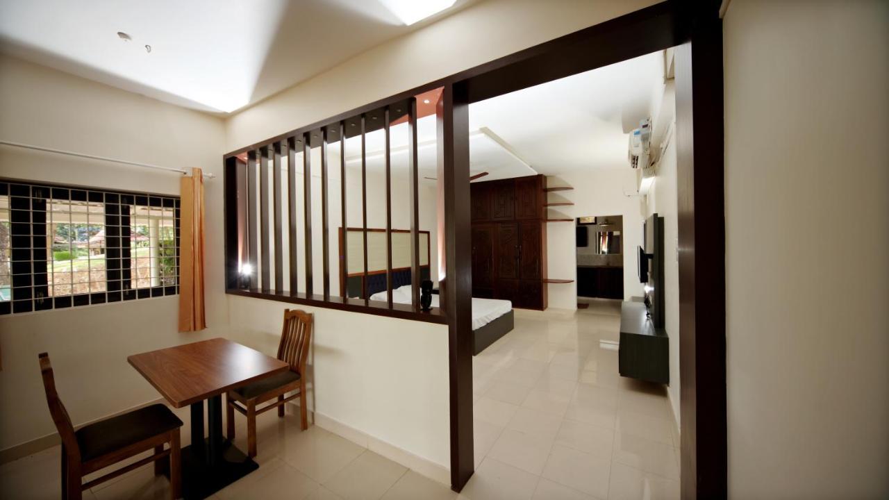 Ashtamudi Lake Garden Resorts Kollam Extérieur photo